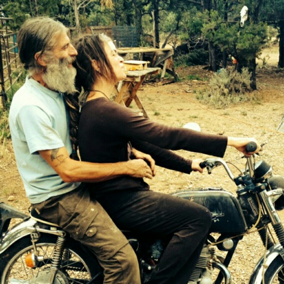 Hello - Picture 7 of 9